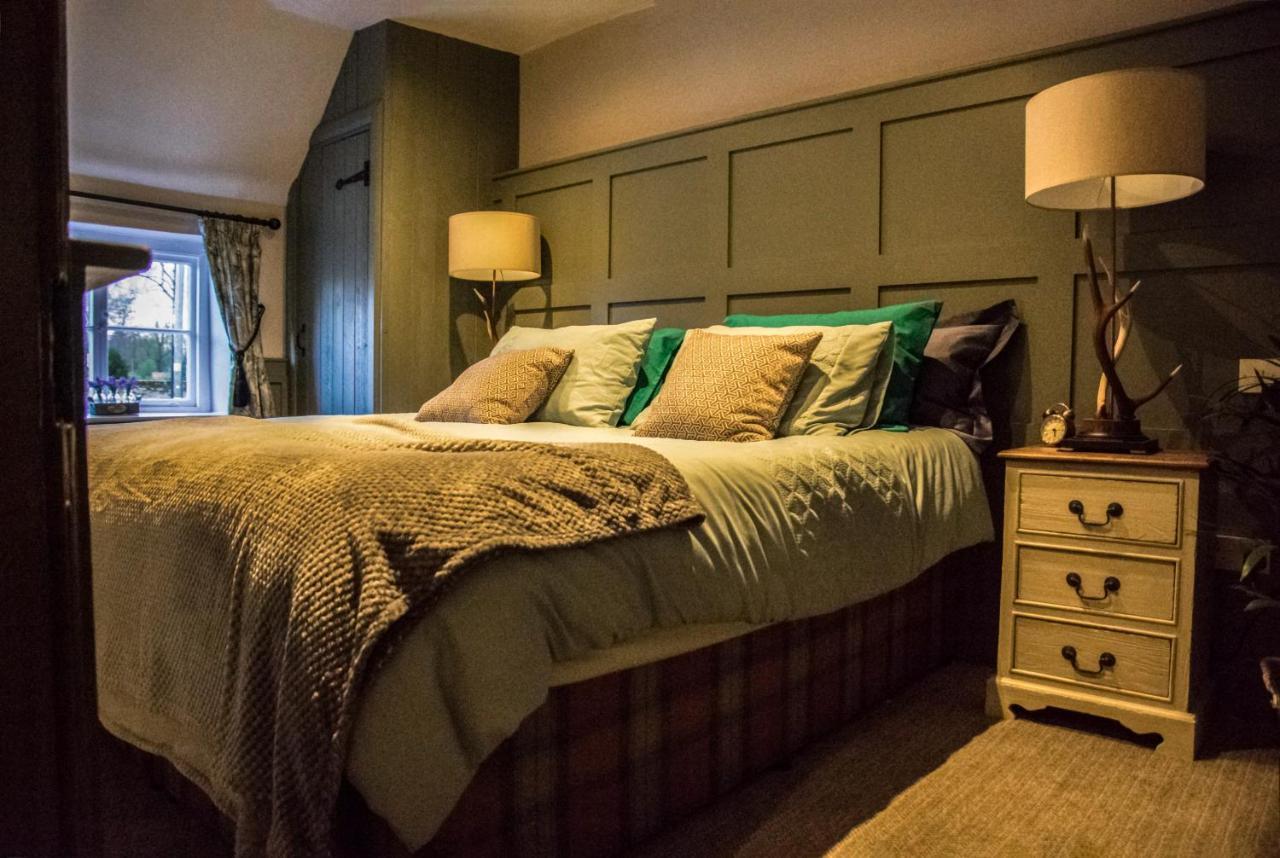 The Crown Inn Gayton  Bilik gambar