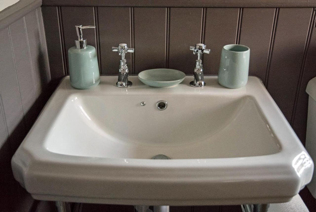 The Crown Inn Gayton  Bilik gambar