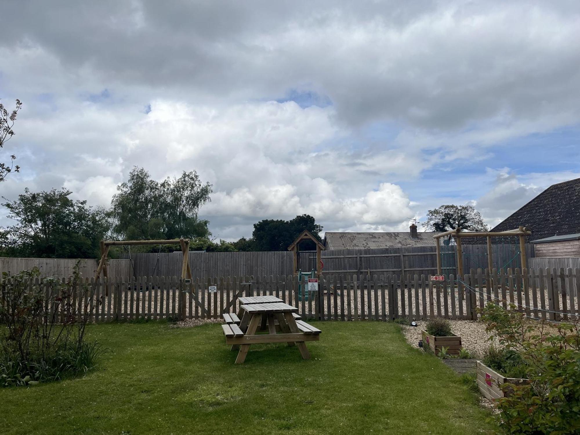 The Crown Inn Gayton  Luaran gambar