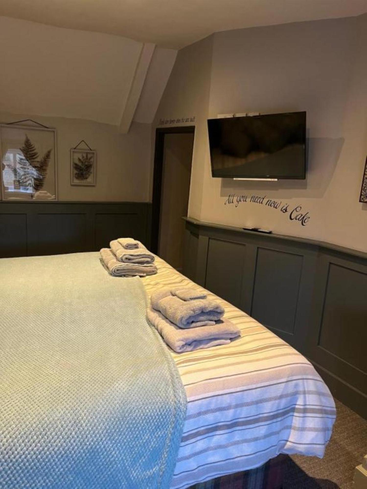 The Crown Inn Gayton  Luaran gambar