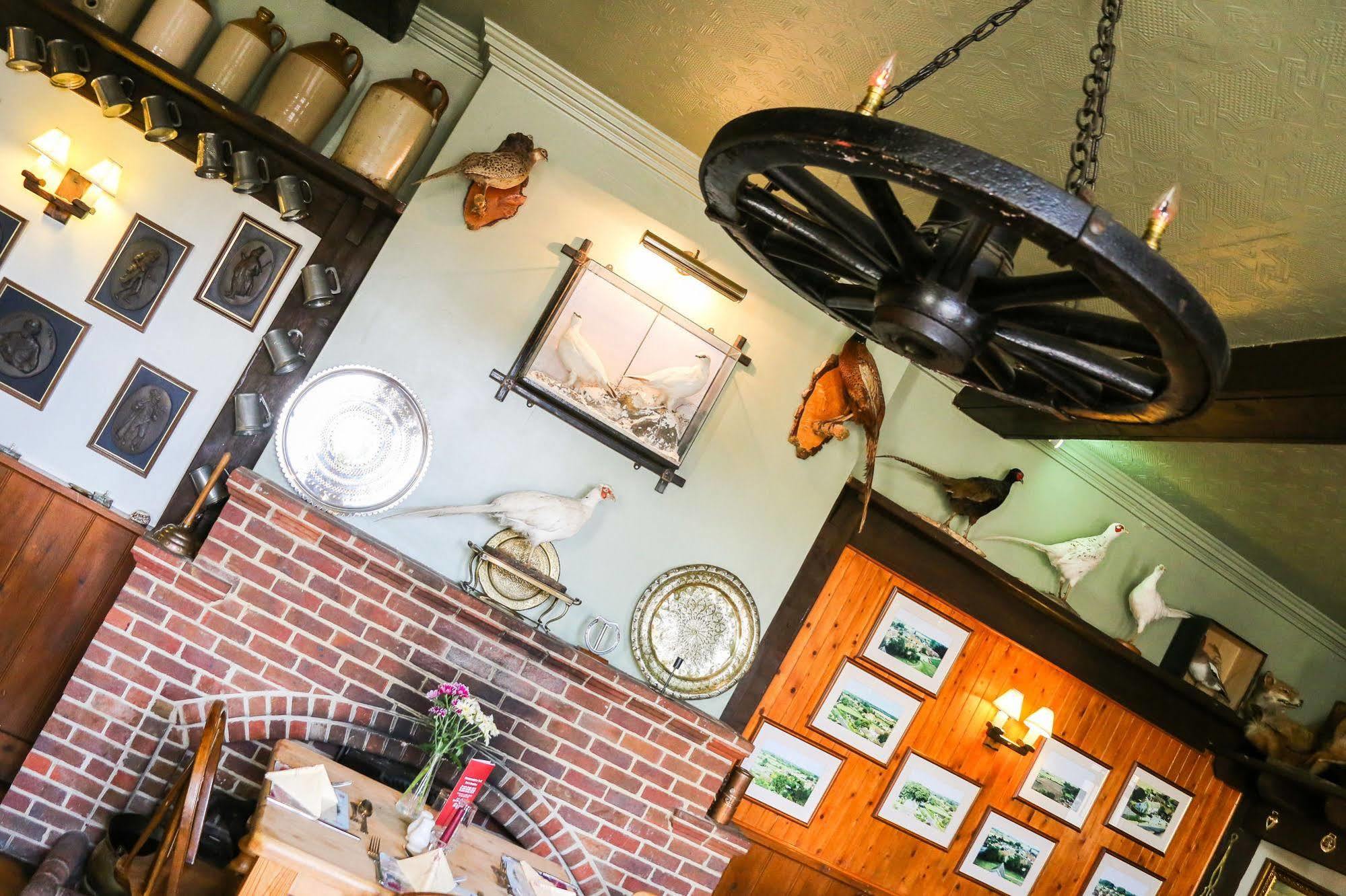 The Crown Inn Gayton  Luaran gambar