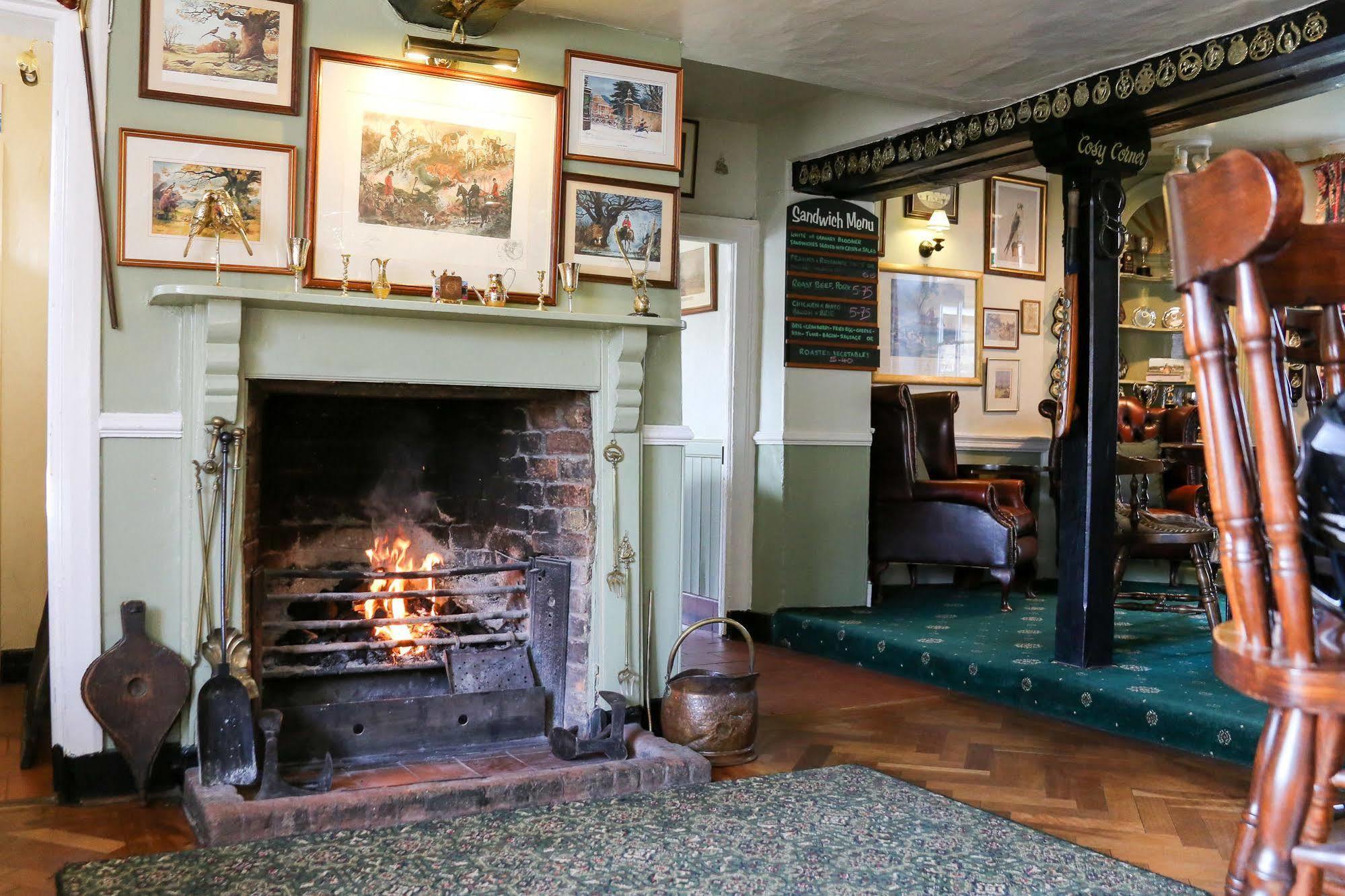 The Crown Inn Gayton  Luaran gambar