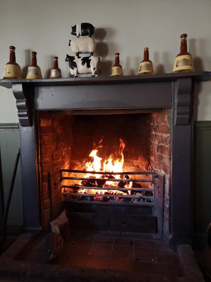 The Crown Inn Gayton  Luaran gambar